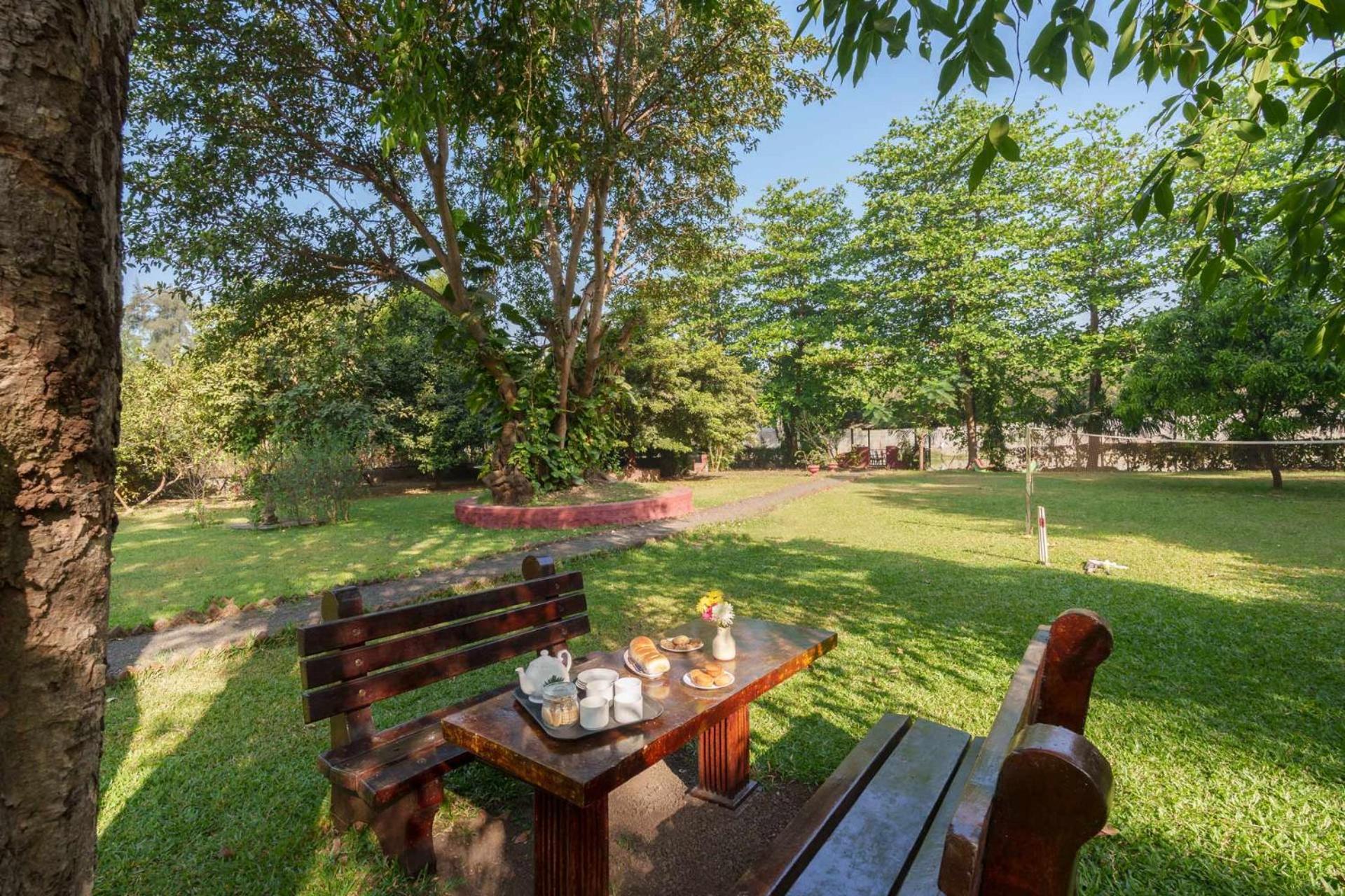 Vintage Estate - Lakeside Allure With Vintage Decor,A Plunge Pool & A Lawn Featuring A Charming Gazebo Karjat Exterior foto