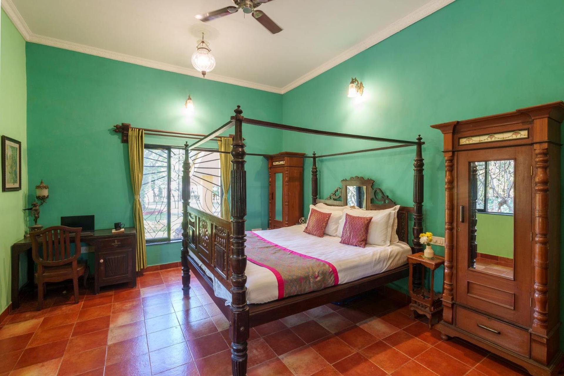 Vintage Estate - Lakeside Allure With Vintage Decor,A Plunge Pool & A Lawn Featuring A Charming Gazebo Karjat Exterior foto