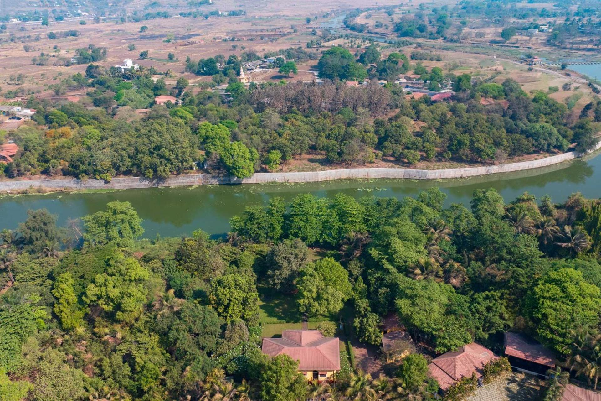 Vintage Estate - Lakeside Allure With Vintage Decor,A Plunge Pool & A Lawn Featuring A Charming Gazebo Karjat Exterior foto