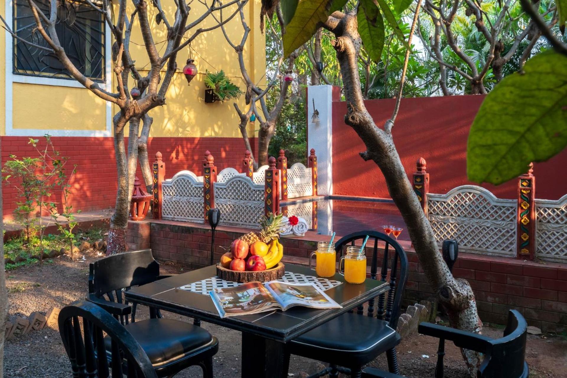 Vintage Estate - Lakeside Allure With Vintage Decor,A Plunge Pool & A Lawn Featuring A Charming Gazebo Karjat Exterior foto