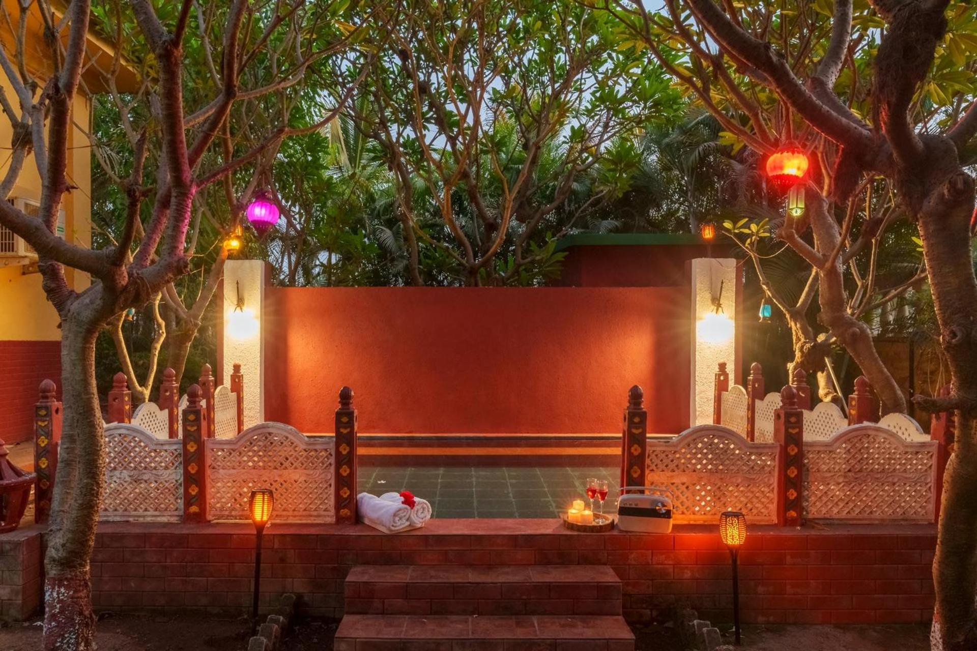 Vintage Estate - Lakeside Allure With Vintage Decor,A Plunge Pool & A Lawn Featuring A Charming Gazebo Karjat Exterior foto